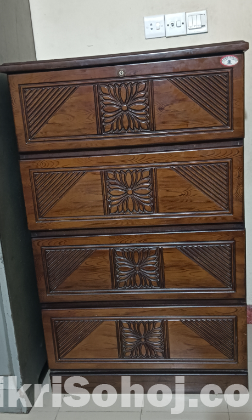 মাঝারি আকারের পুরাতন(কিন্তু মজবুত) ওয়ারড্রব